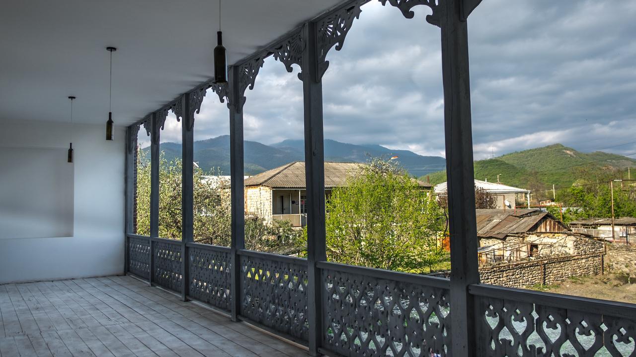 Chateau Napareuli Hostel Exterior photo